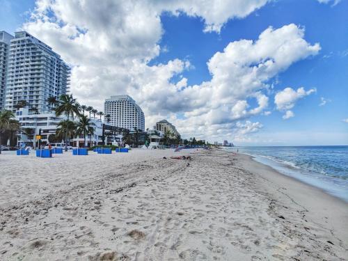 Modern Luxury Beach Hotel Large 2 Bedroom With Views 1809