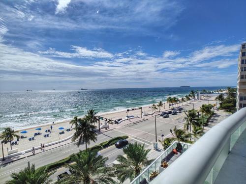 Modern Luxury Beach Hotel Large 2 Bedroom With Views 1809