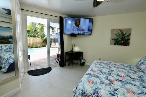 Bed & Breakfast Fantasy Island Inn, Caters To Men