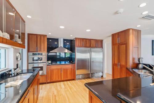 New Listing! Opulent Paradise W/ Pool & 100? Dock Home