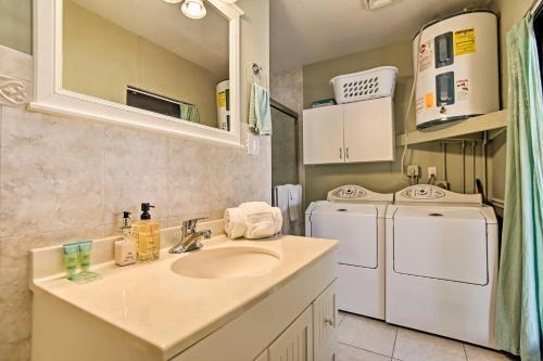 Updated And Private Oakland Park Home About 2 Mi To Beach