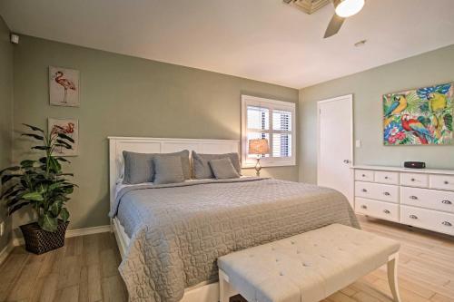 Updated And Private Oakland Park Home About 2 Mi To Beach
