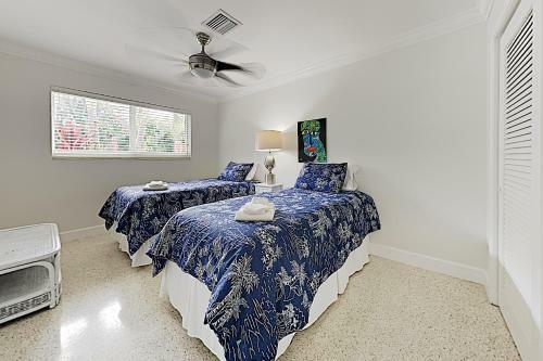Lush Tropical Retreat With Private Pool - Near Beach Home