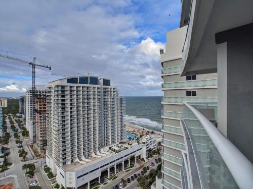 Modern Luxury Beach Hotel Large 2 Bedroom With Views 2208
