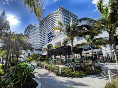 Modern Luxury Beach Hotel Large 2 Bedroom With Views 2208