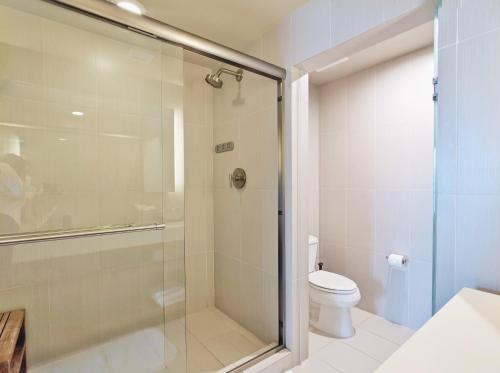 Modern Luxury Beach Hotel Large 2 Bedroom With Views 2208