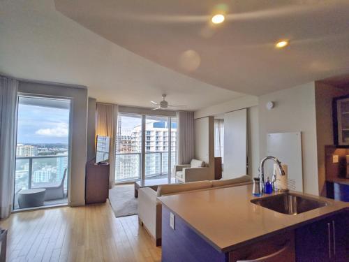 Modern Luxury Beach Hotel Large 2 Bedroom With Views 2208
