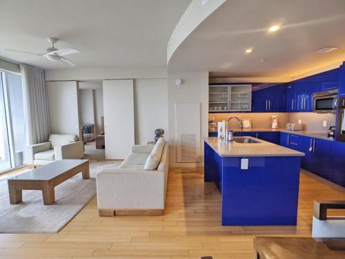 Modern Luxury Beach Hotel Large 2 Bedroom With Views 2208