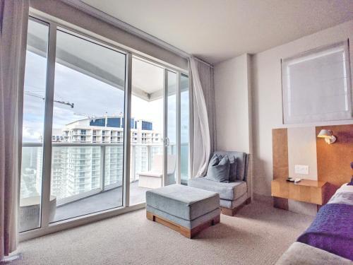 Modern Luxury Beach Hotel Large 2 Bedroom With Views 2208