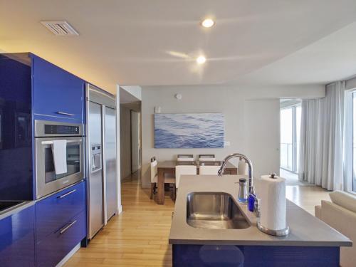 Modern Luxury Beach Hotel Large 2 Bedroom With Views 2208