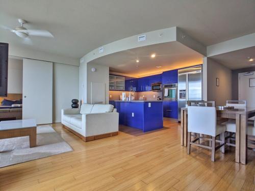 Modern Luxury Beach Hotel Large 2 Bedroom With Views 2208