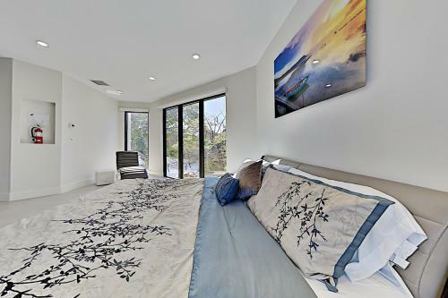 Exclusive Zen Oasis - Smart Pool & Private Beach Home