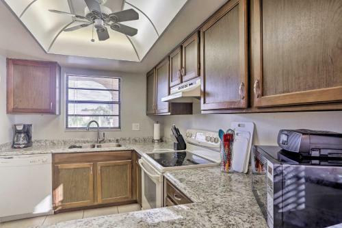 Apartamento Chic Hideaway With Pool 5 Mi To Fort Myers Beach!