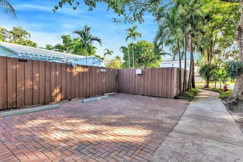 Relaxing Hideaway House- 1.5 Miles To Las Olas & Beach