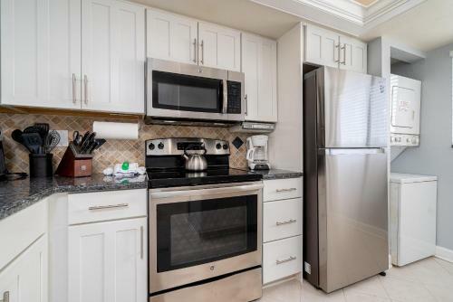 Carlos Pointe Beach Club By Coastal Vacation Properties