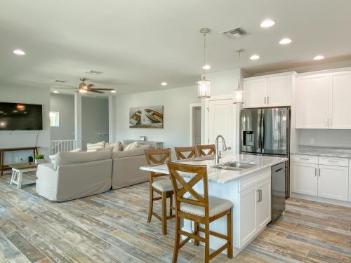 Beautiful New Construction Luxury Home, Close To The Beach!