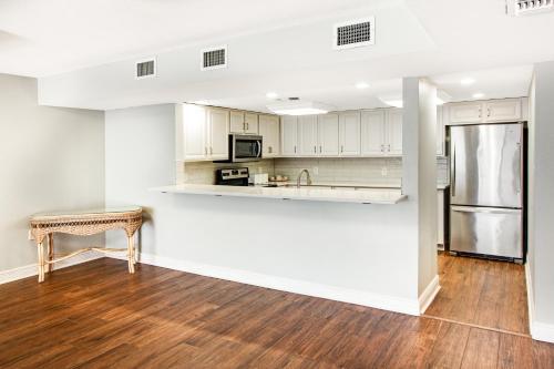 Island Echos 7th Floor Condos