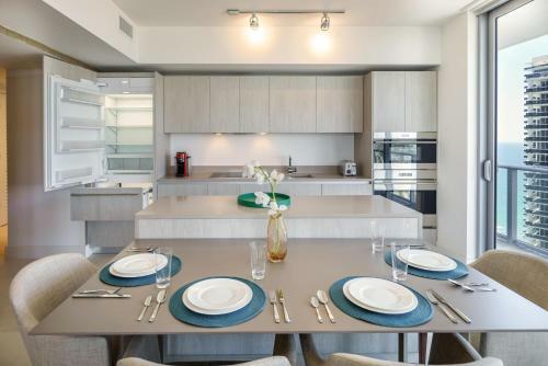 Apartamento Incredible And Spacious Two Bedroom Beach Front!