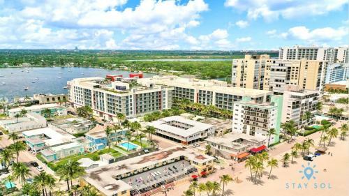 Apartment - Rooftop Pool- Beachfront Holl