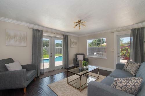 Private Pool 3br All New Modern Furniture