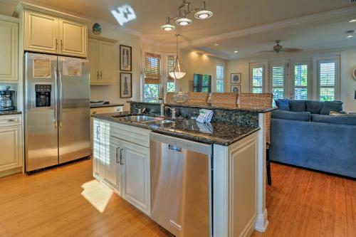 Holmes Beach Family Home With Private Pool And 3 Decks!