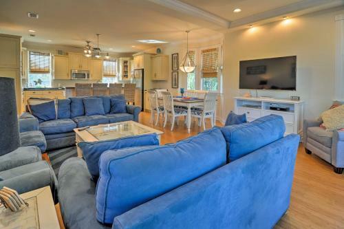 Holmes Beach Family Home With Private Pool And 3 Decks!