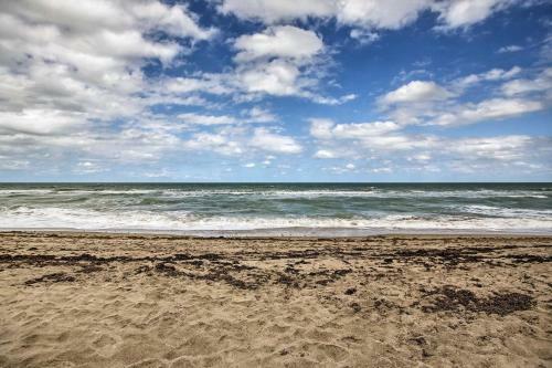 Jensen Beach Home With Hot Tub And Beachfront Tiki Hut