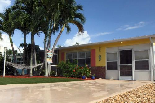 Jensen Beach Home With Hot Tub And Beachfront Tiki Hut