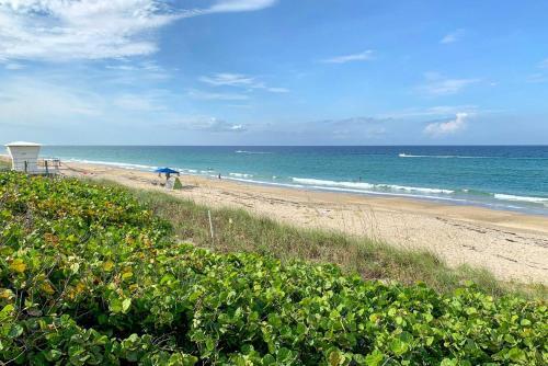 Jensen Beach Home With Hot Tub And Beachfront Tiki Hut