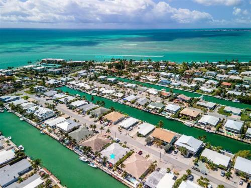 Tropical Breezes 3bed & 2bath With Dockage & Cabana Club Access