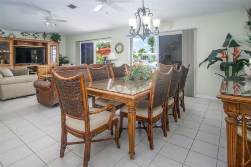 Tropical Breezes 3bed & 2bath With Dockage & Cabana Club Access