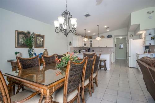 Tropical Breezes 3bed & 2bath With Dockage & Cabana Club Access