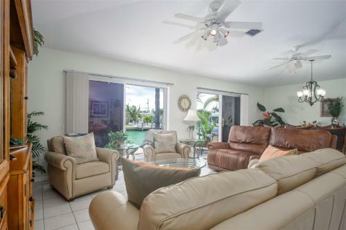 Tropical Breezes 3bed & 2bath With Dockage & Cabana Club Access