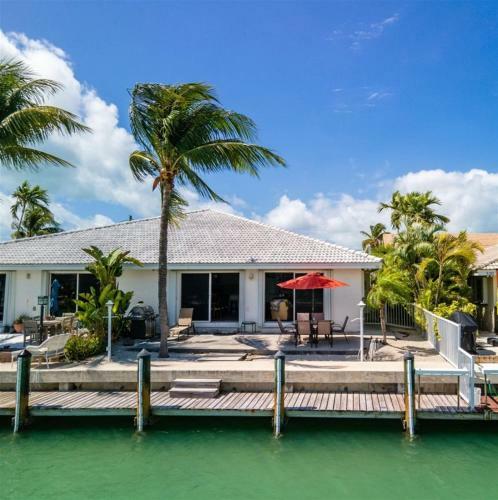 Tropical Breezes 3bed & 2bath With Dockage & Cabana Club Access