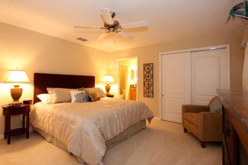 8960 Paradise Palms