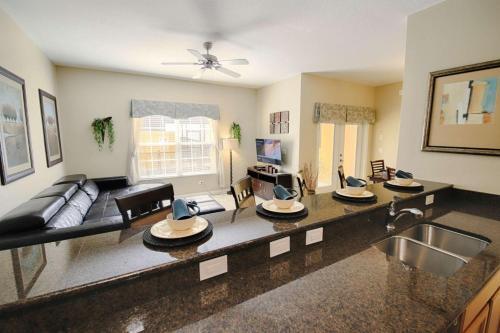 8960 Paradise Palms