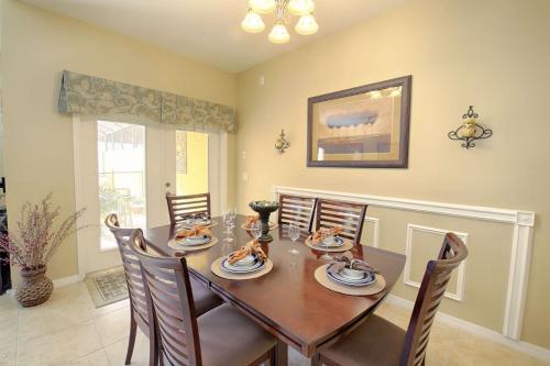 8960 Paradise Palms