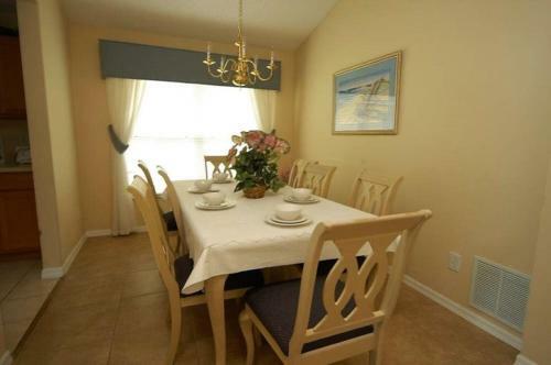 Fantastic 5 Bedroom Retreat At Emerald Island Resort