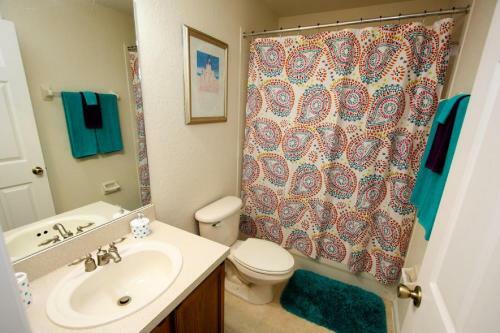 2633 Trafalgar Village
