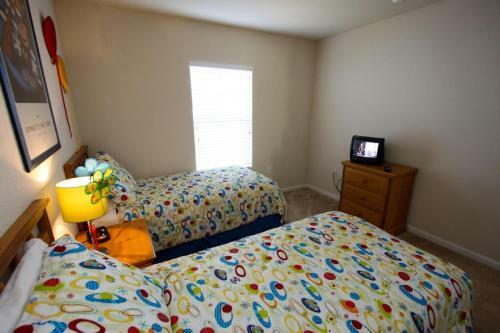 2633 Trafalgar Village