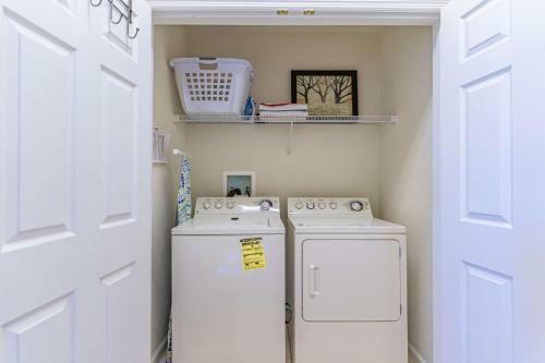 2633 Trafalgar Village