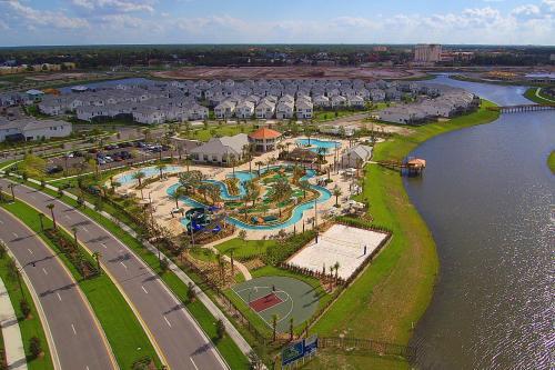 Four Bedrooms W/ Pool Storey Lake Resort 4902