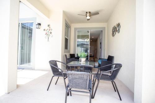 Four Bedrooms W/ Pool Storey Lake Resort 4902