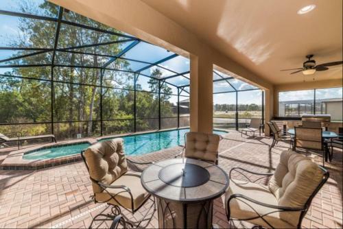 Elegant 8 Bedroom 5.5 Bath Pool Home In Windsor At Westside