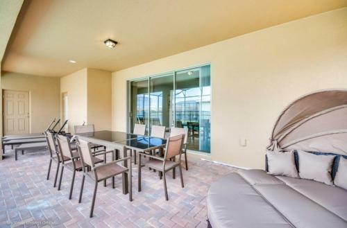 Stay Door Steps From Disney In de Leon Pool Retreat