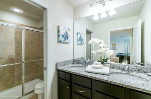 Stay Door Steps From Disney In de Leon Pool Retreat