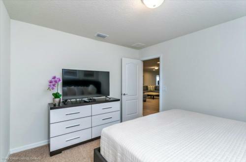 Stay Door Steps From Disney In de Leon Pool Retreat