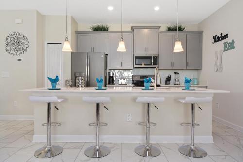 Four Bedrooms W/ Game & Pool 4900