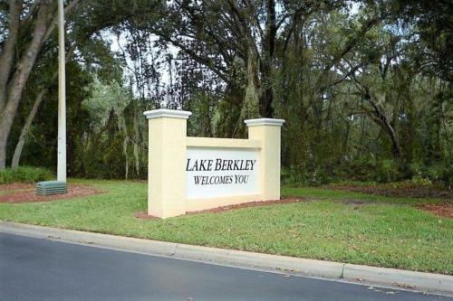 Lake Berkley Resort 4 Bedroom 2 Bath Pool Home