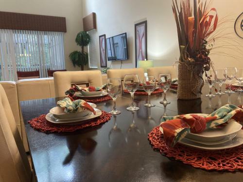 Villa Paradise Palms- 5 Bedroom Pool Home-3102pp
